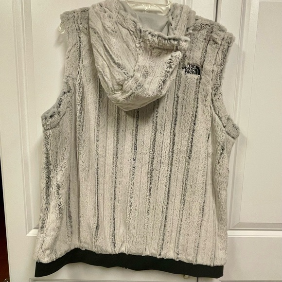 The North Face Gray Fleece Vest - Picture 4 of 6